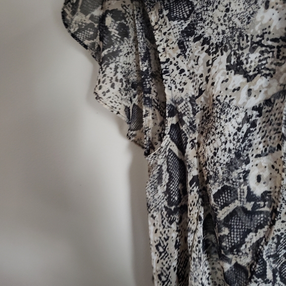 Snakeskin print blouse - Picture 4 of 7